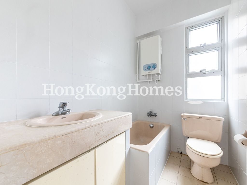 Guest Bathroom — 宜新大廈，西半山