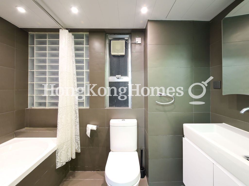 Master Bathroom — 康德大廈，北角