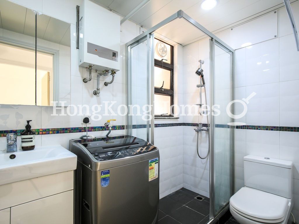 Guest Bathroom — Cameo Court, Mid-levels West