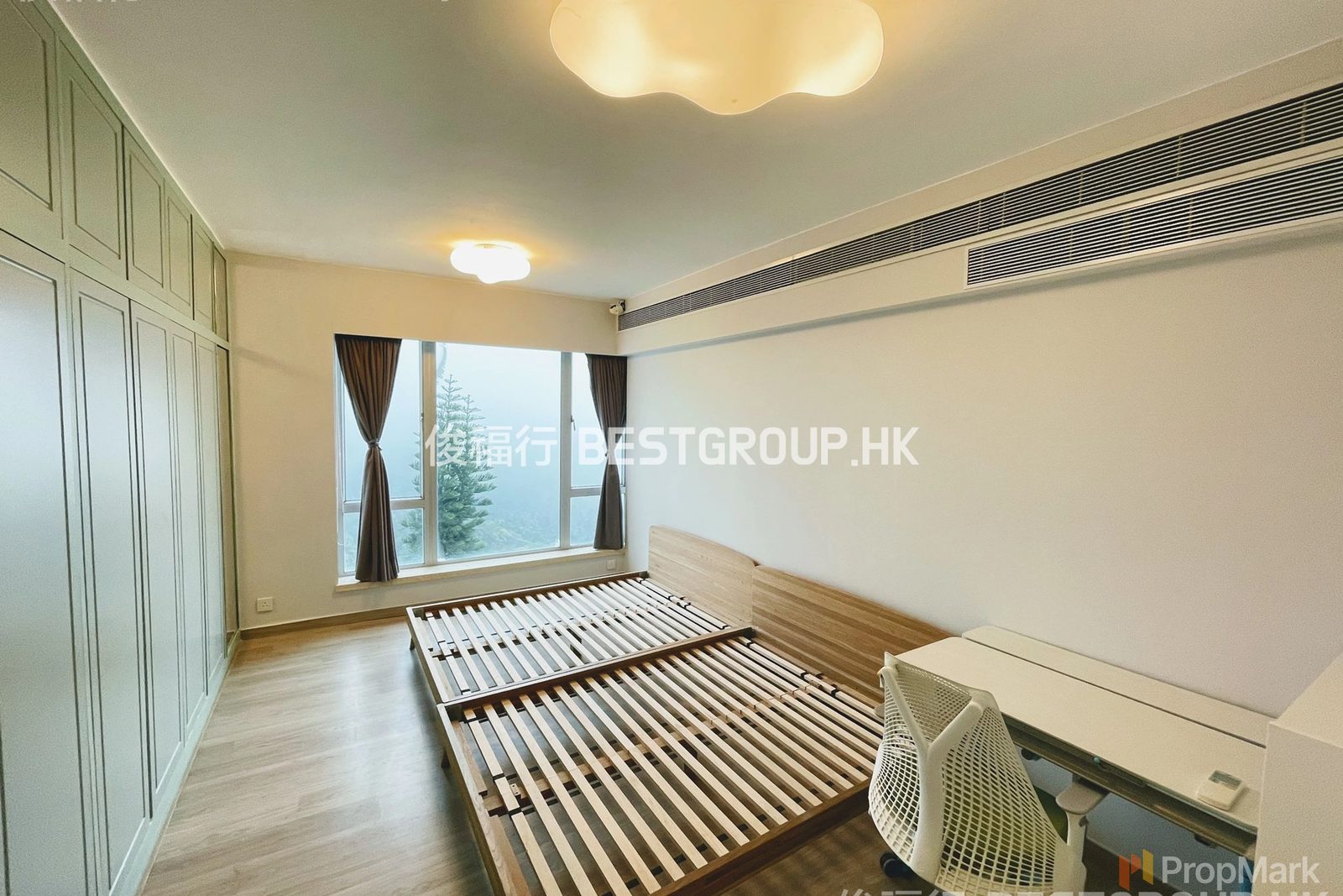 photo 11 — Guildford Court, The Peak