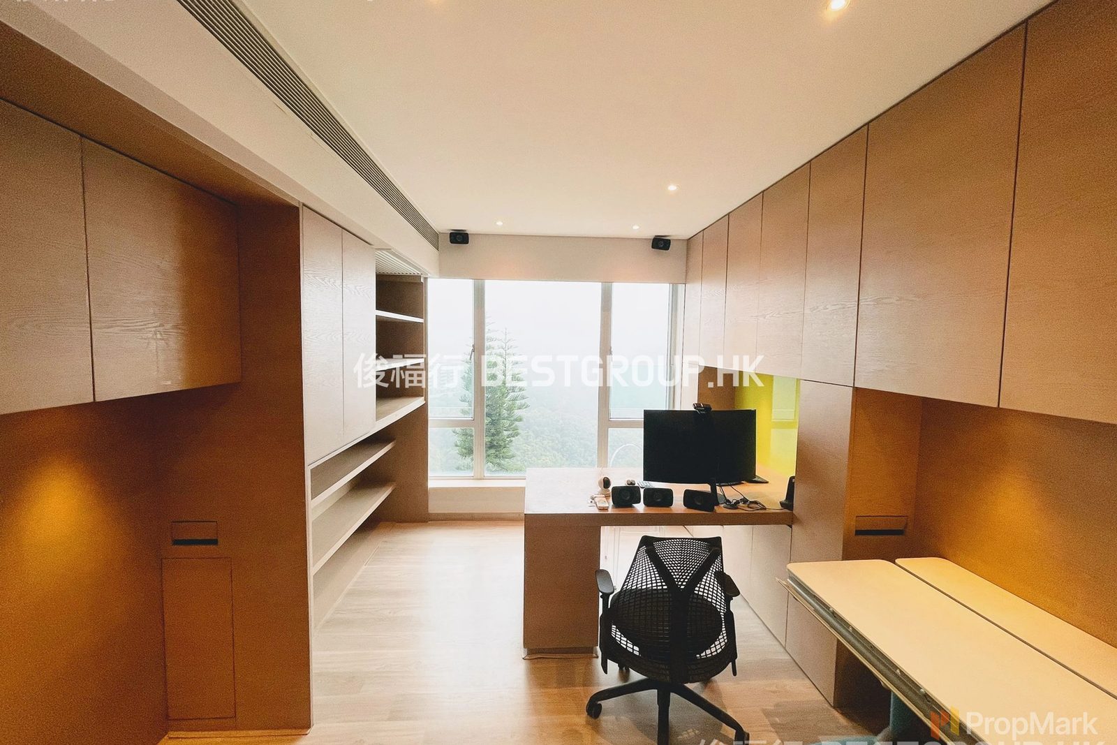 photo 13 — Guildford Court, The Peak