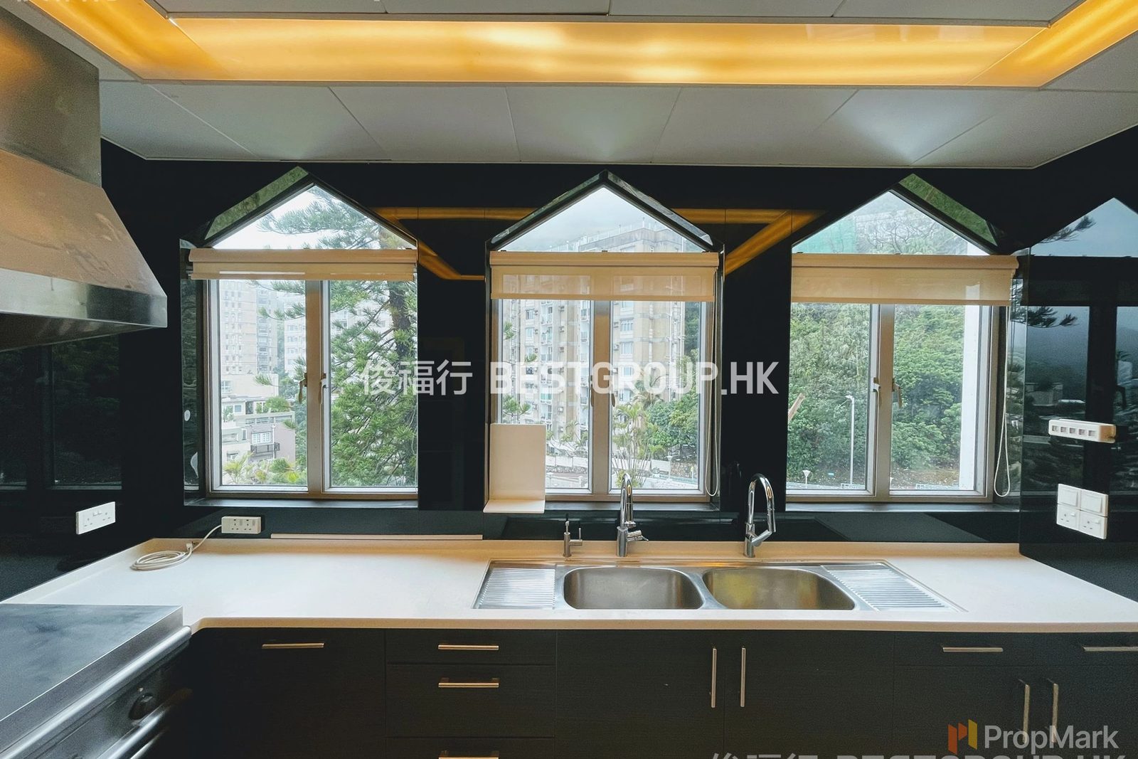 photo 17 — Guildford Court, The Peak