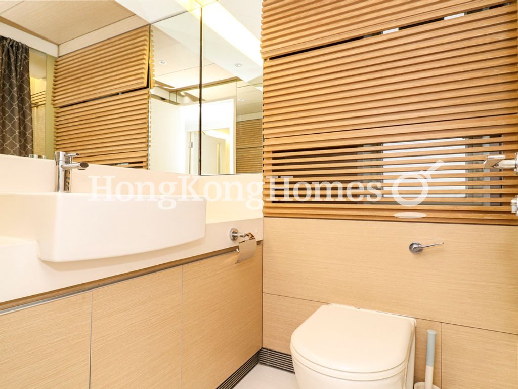 Guest Bathroom — 聚賢居 - 第01座，中環