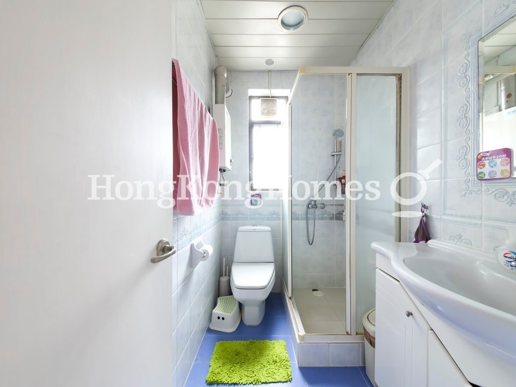 Guest Bathroom — Greenside Villa - Block A, Happy Valley