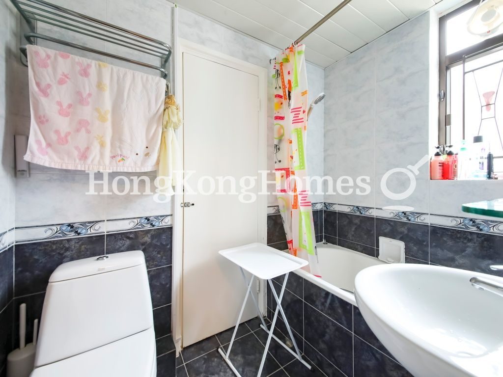 Master Bathroom — Greenside Villa - Block A, Happy Valley