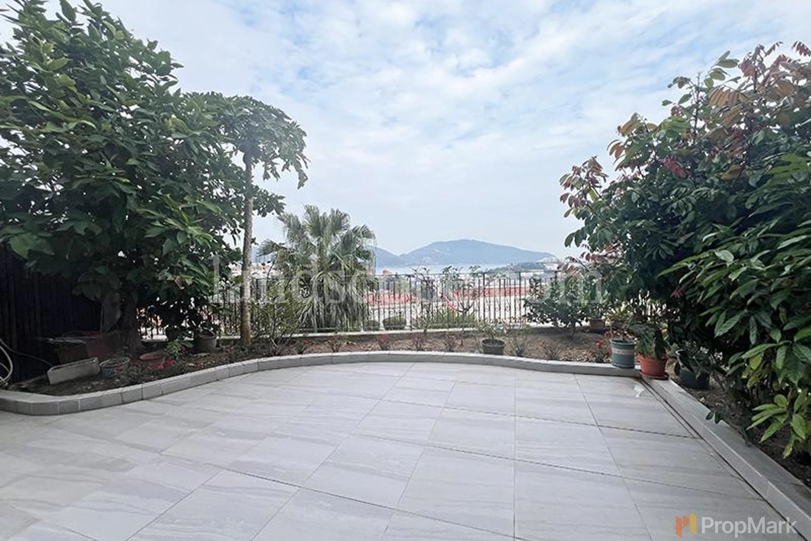 相片 2 — 壁如花園，港島南區
