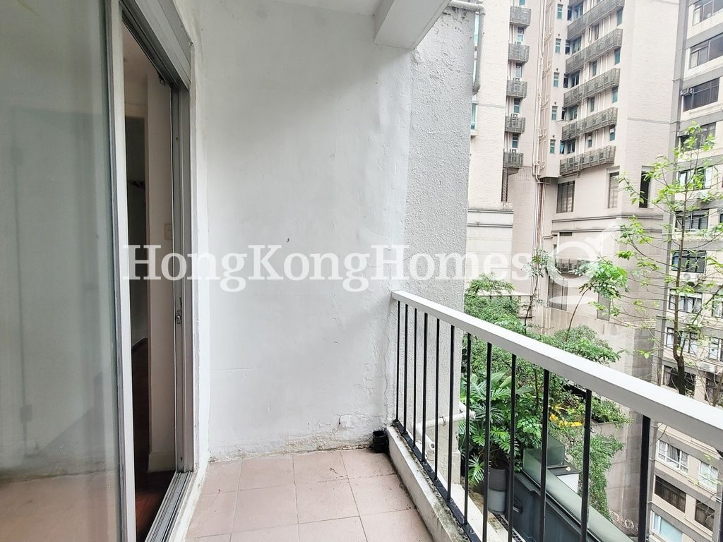 Balcony off Living and Dining Room — 峰景大廈，西半山