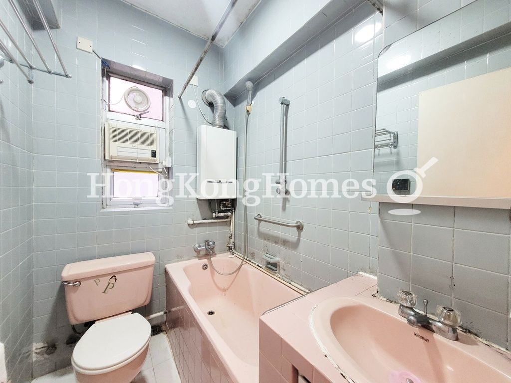 Guest Bathroom — 峰景大廈，西半山