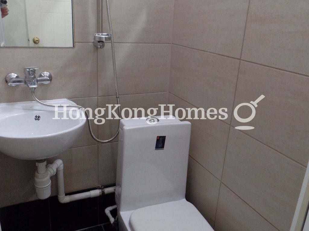 Maid's Bathroom — 愉景灣 2 期 - 畔峰 - 觀濤樓，愉景灣