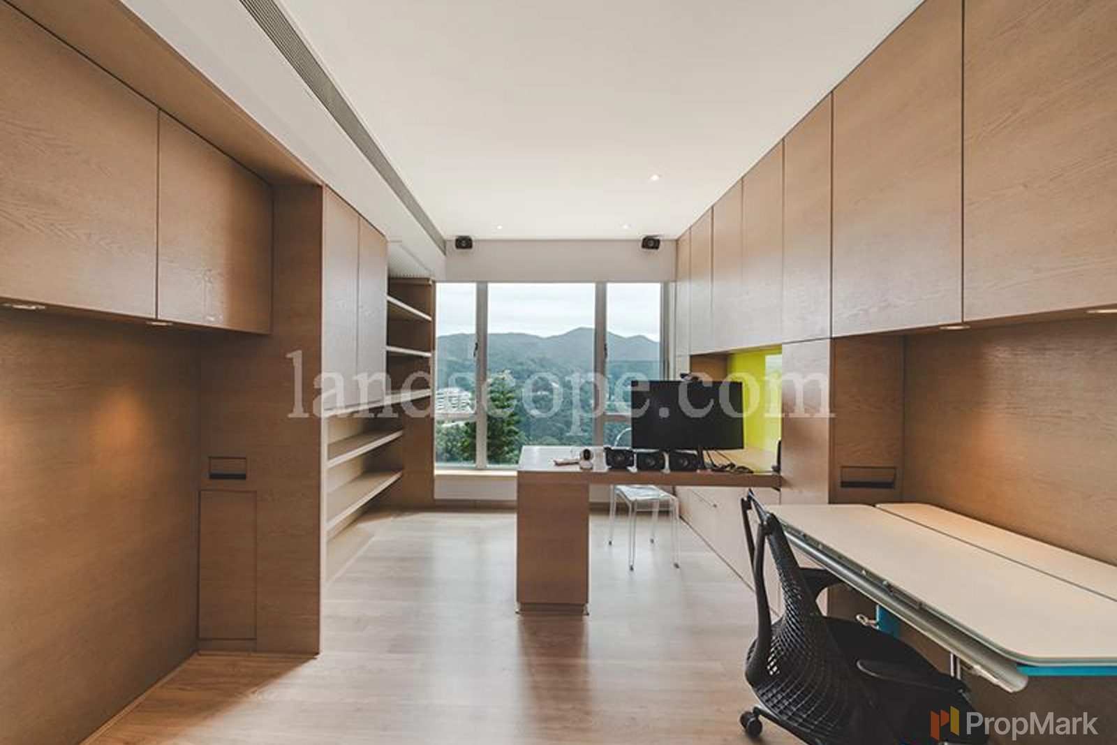 photo 8 — Guildford Court, The Peak