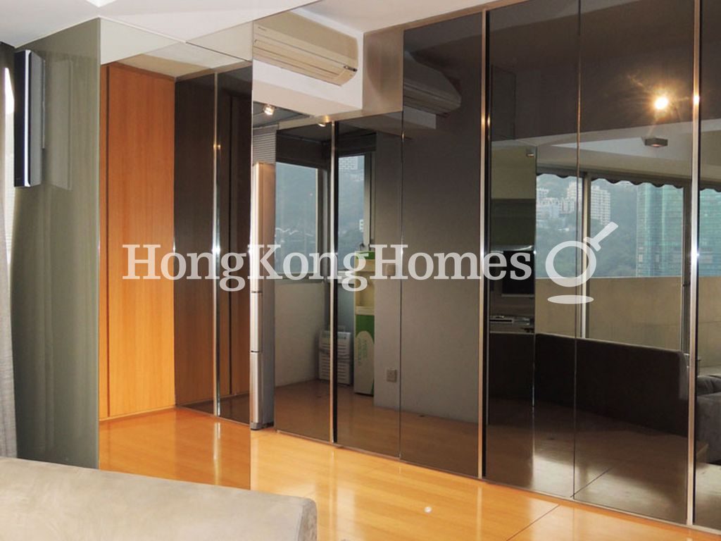 Fitted Wardrobes in LivingArea — 駿馬閣，跑馬地