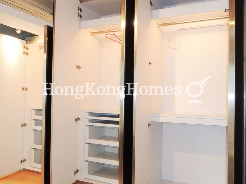 Fitted Wardrobes in LivingArea — 駿馬閣，跑馬地
