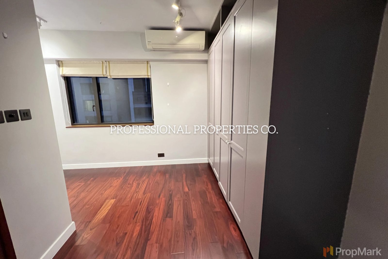photo 9 — Yuk Sau Mansion, Happy Valley