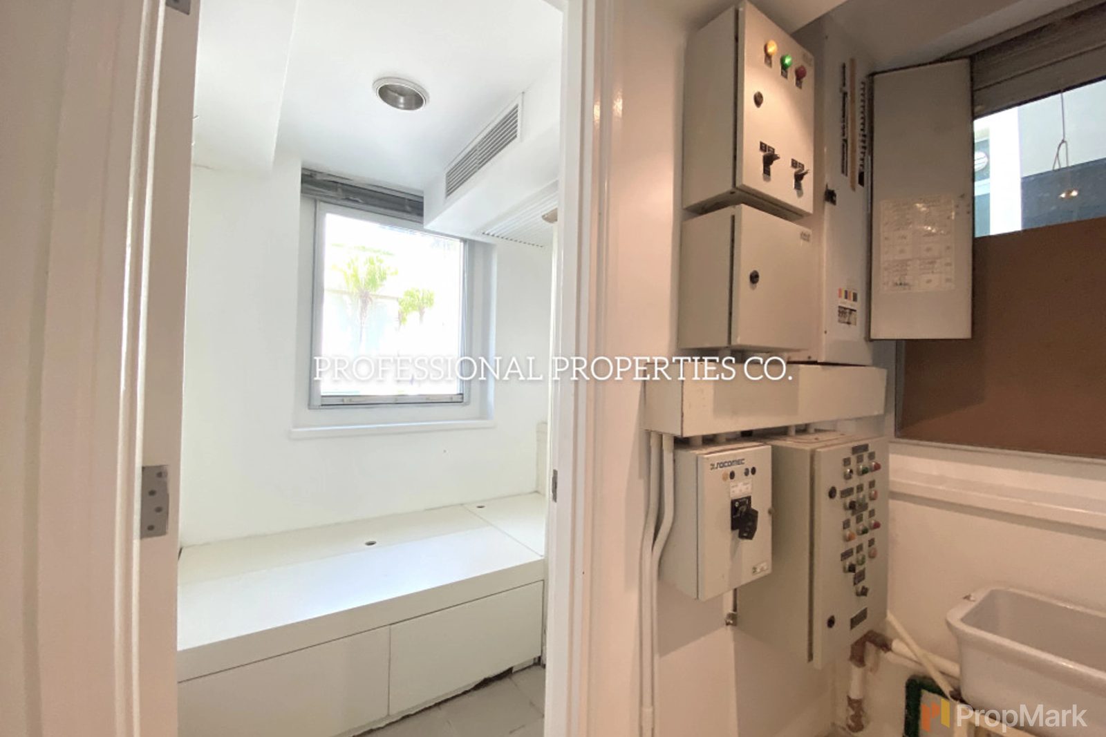 photo 15 — 56 Repulse Bay Road, Southside