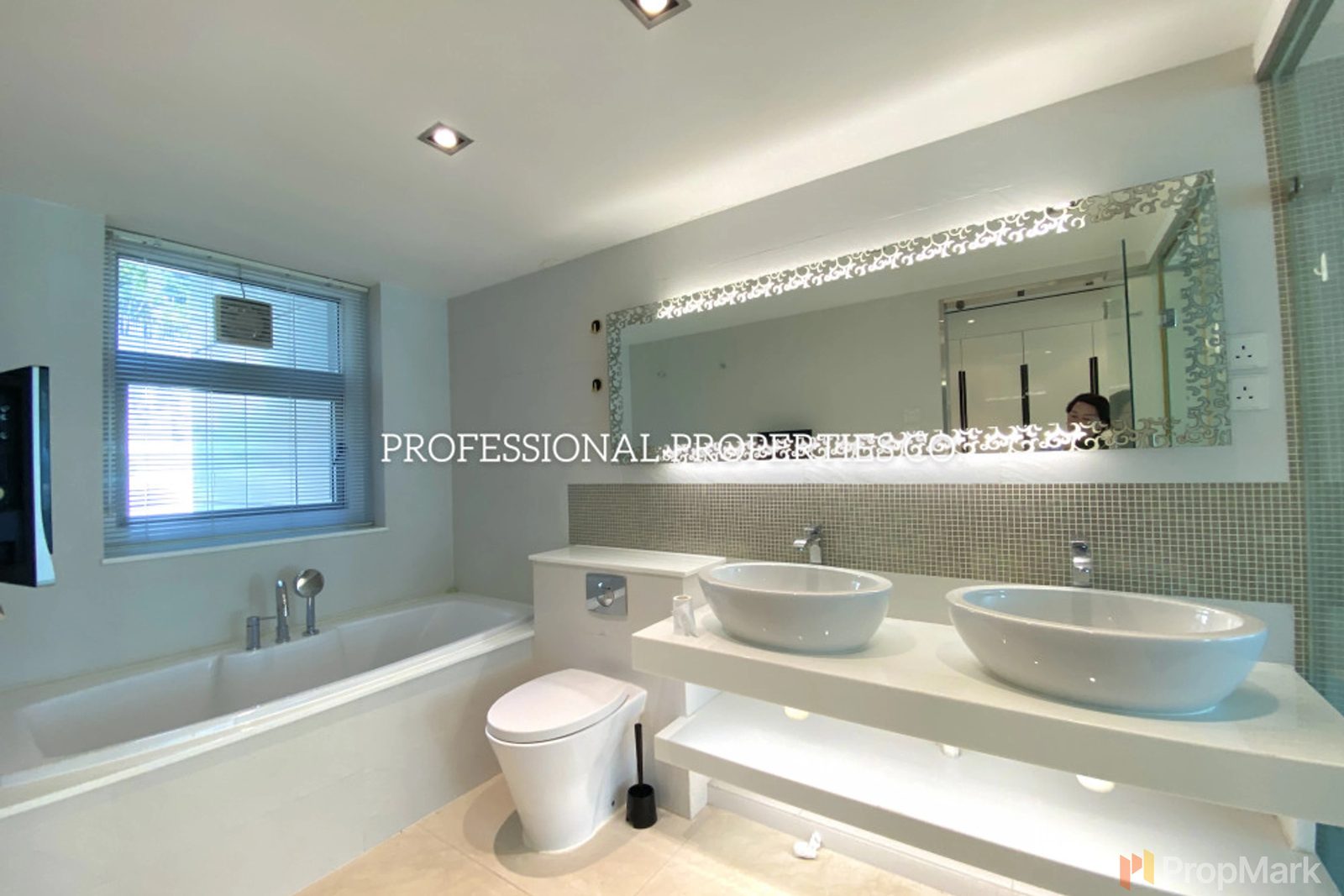 photo 25 — 56 Repulse Bay Road, Southside