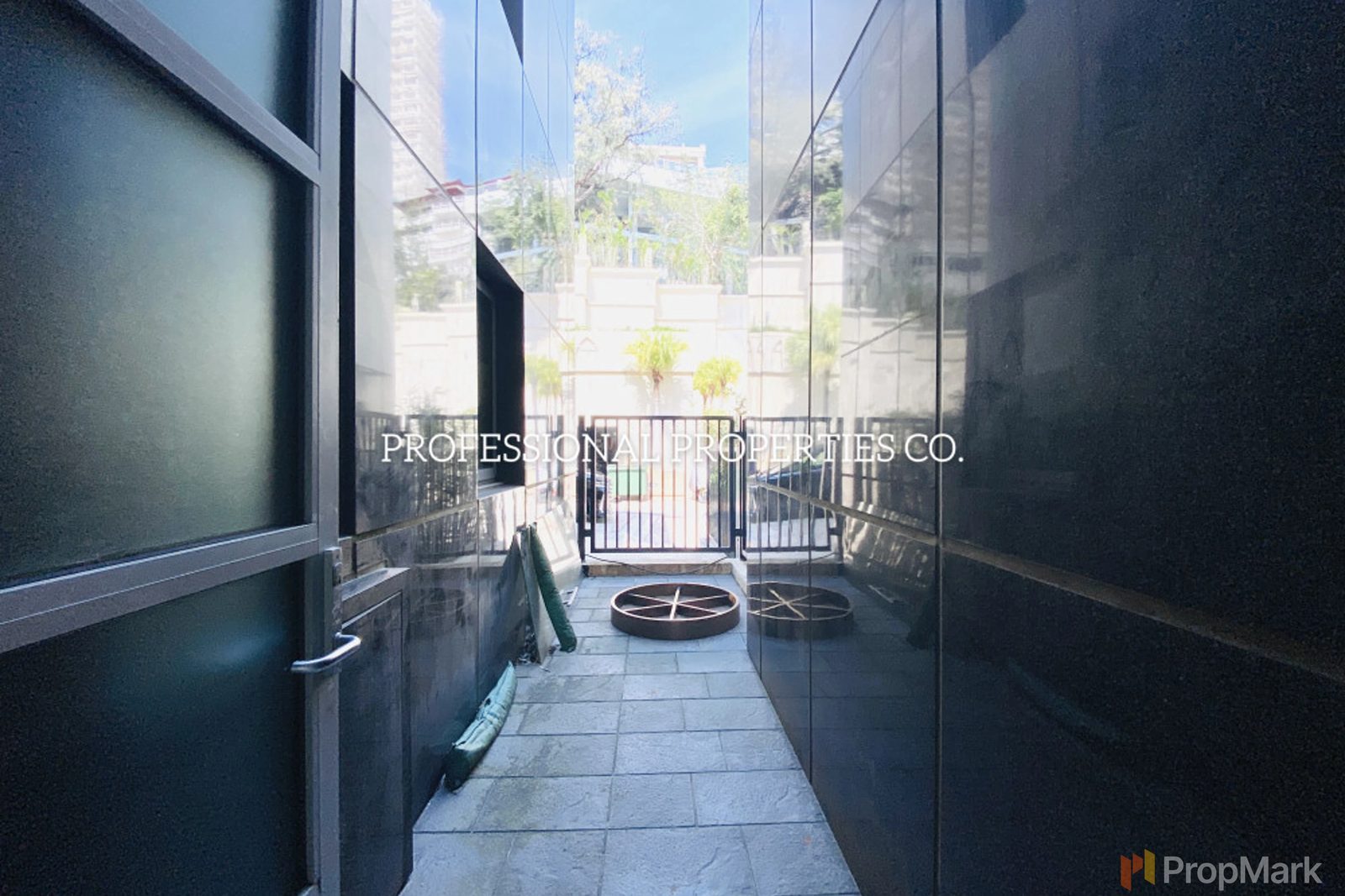 photo 3 — 56 Repulse Bay Road, Southside