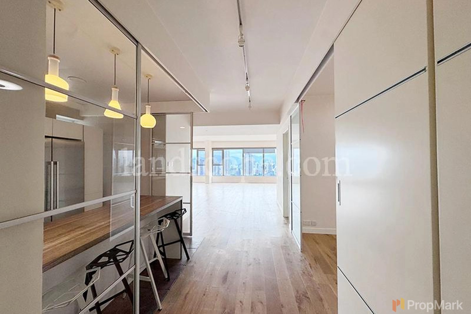 photo 4 — Leon Court, Mid-levels East