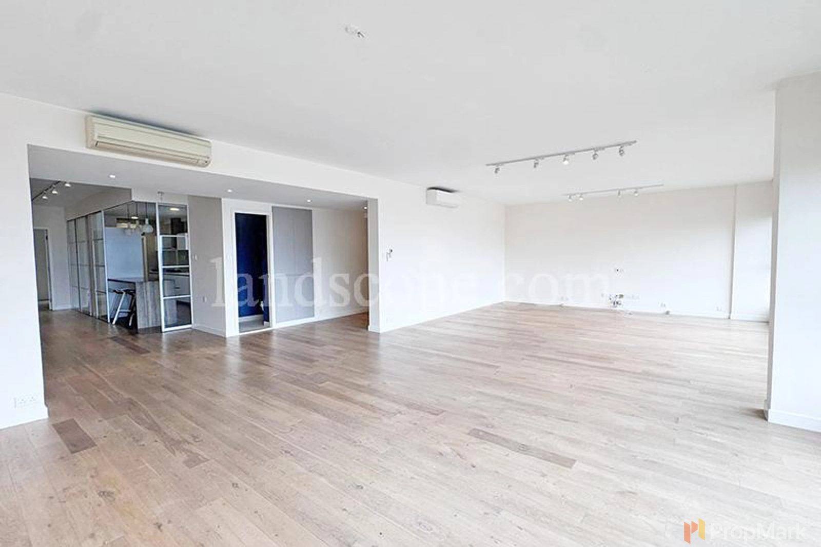 photo 5 — Leon Court, Mid-levels East