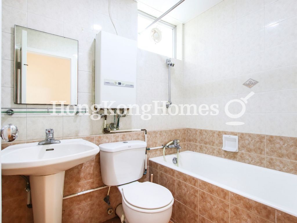 Guest Bathroom — 太古城 - 泰山閣，太古城