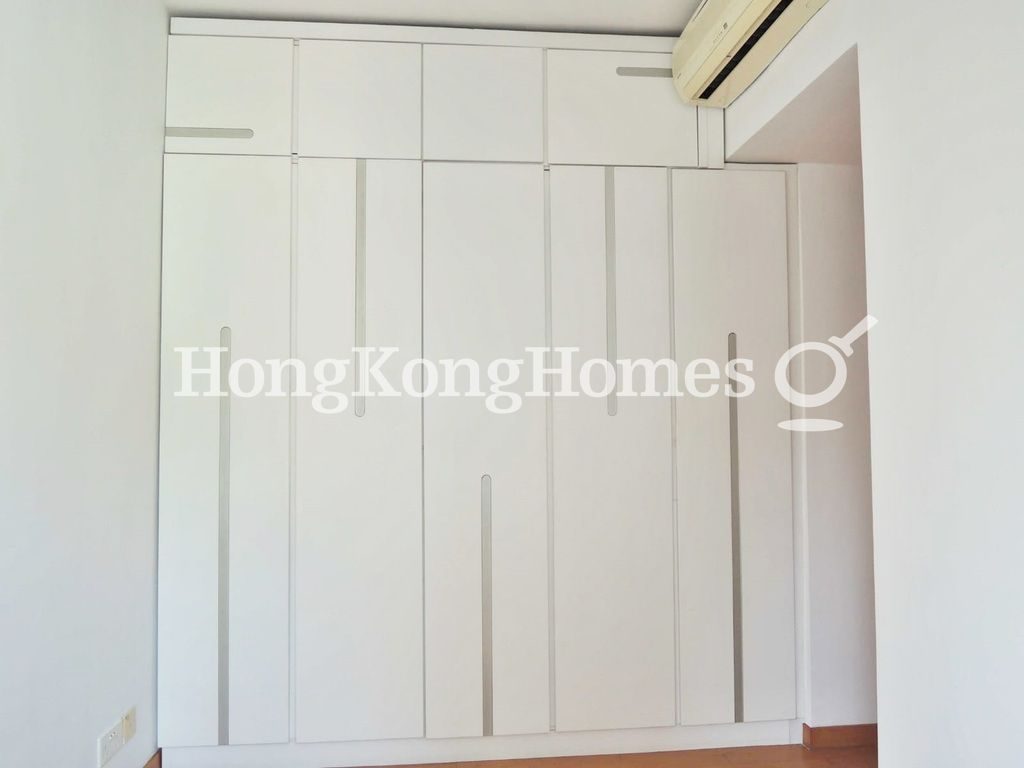 Built-in Wardrobe in Master Bedroom — 尚翹峰 2 座，灣仔