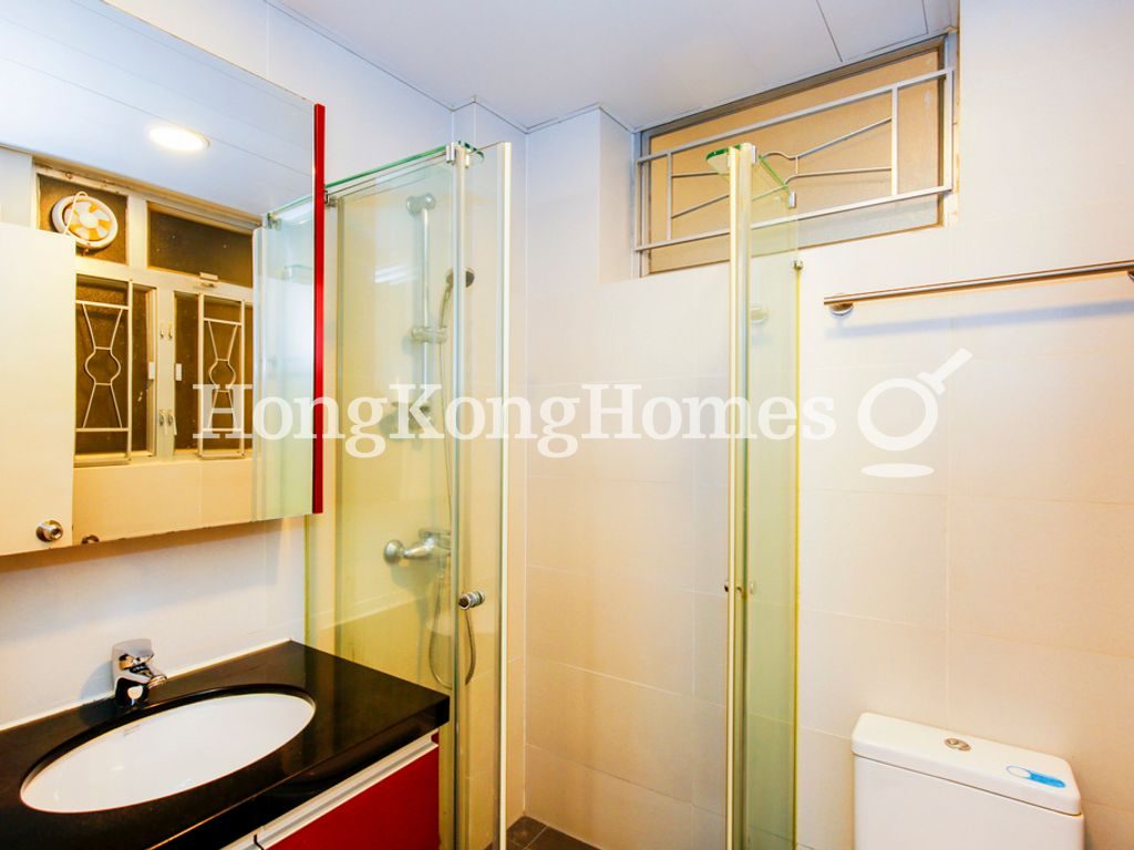 Master Bathroom — 威勝大廈，西半山
