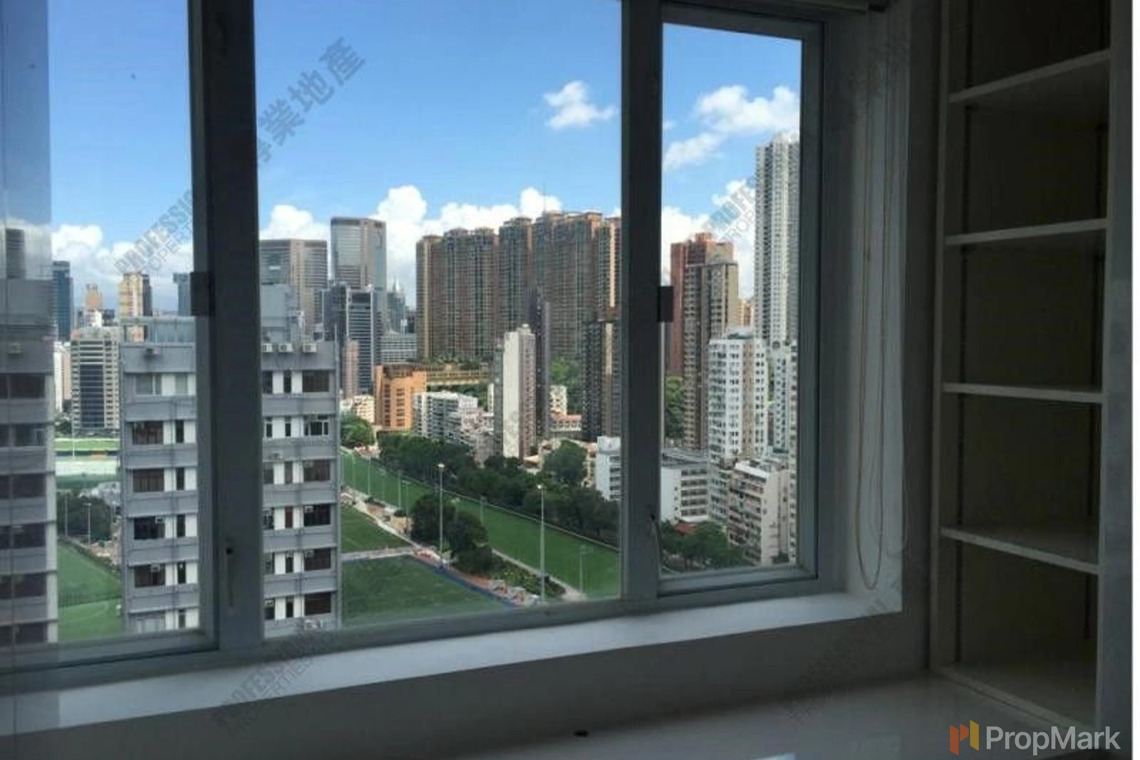 相片 13 — 金光大廈，跑馬地