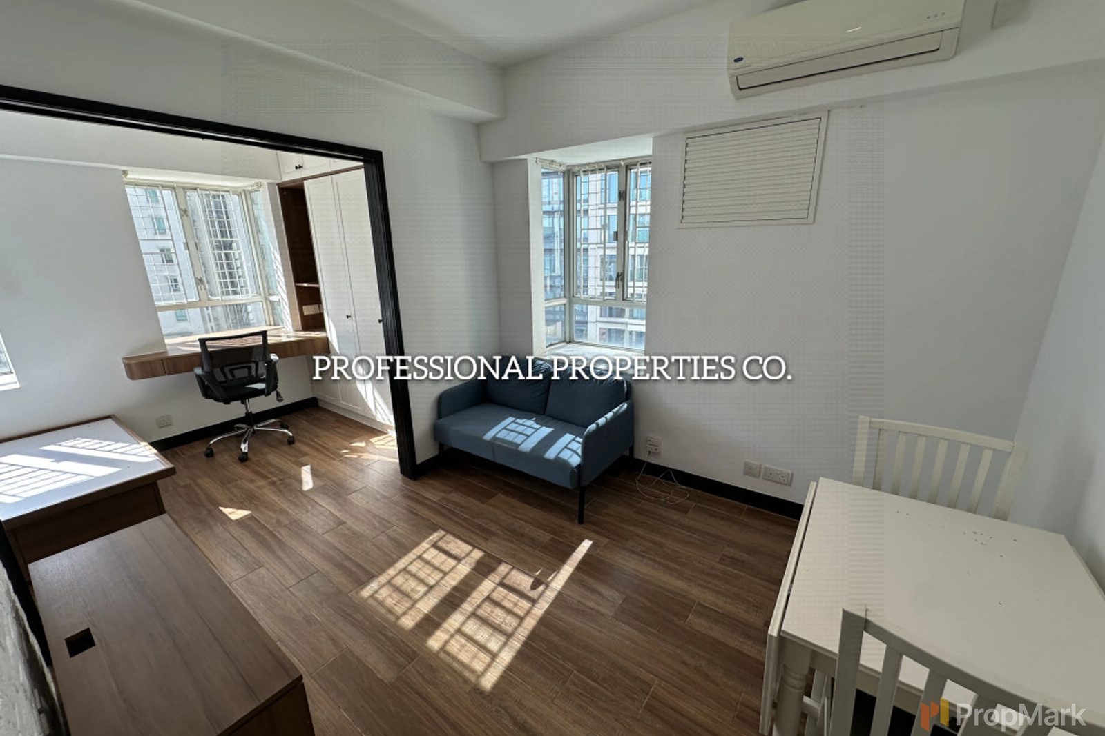 photo 2 — Windsor Court, Mid-levels West