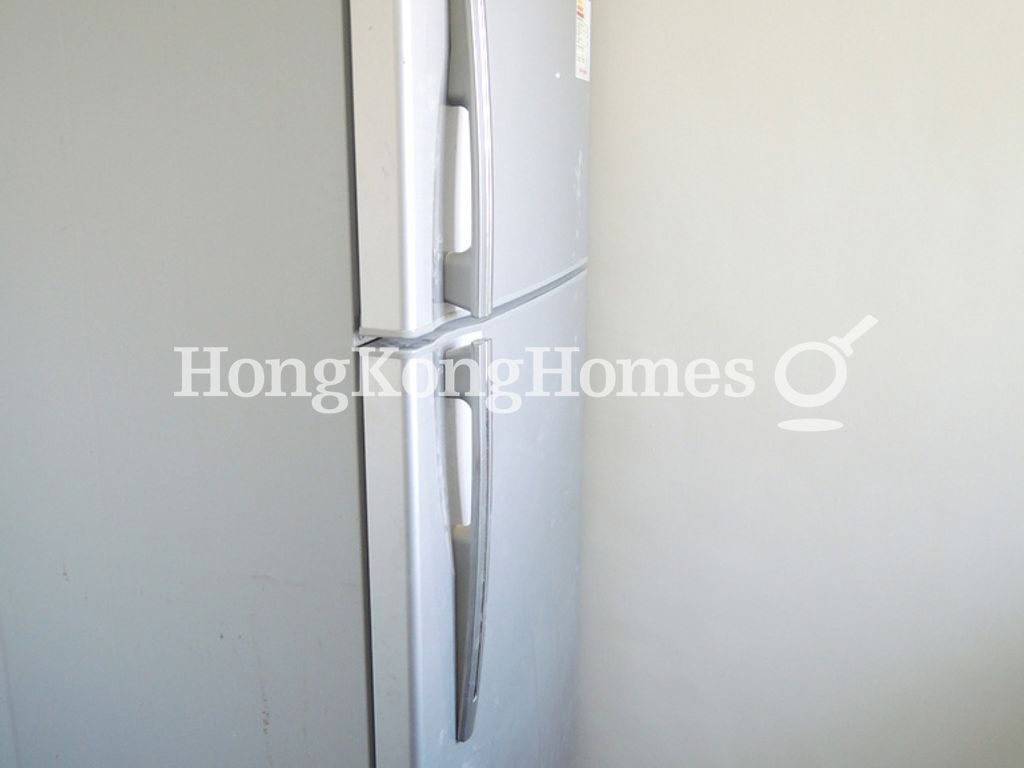 Fridge in Kitchen — 畢架山花園 - 第2期, 19座，九龍塘