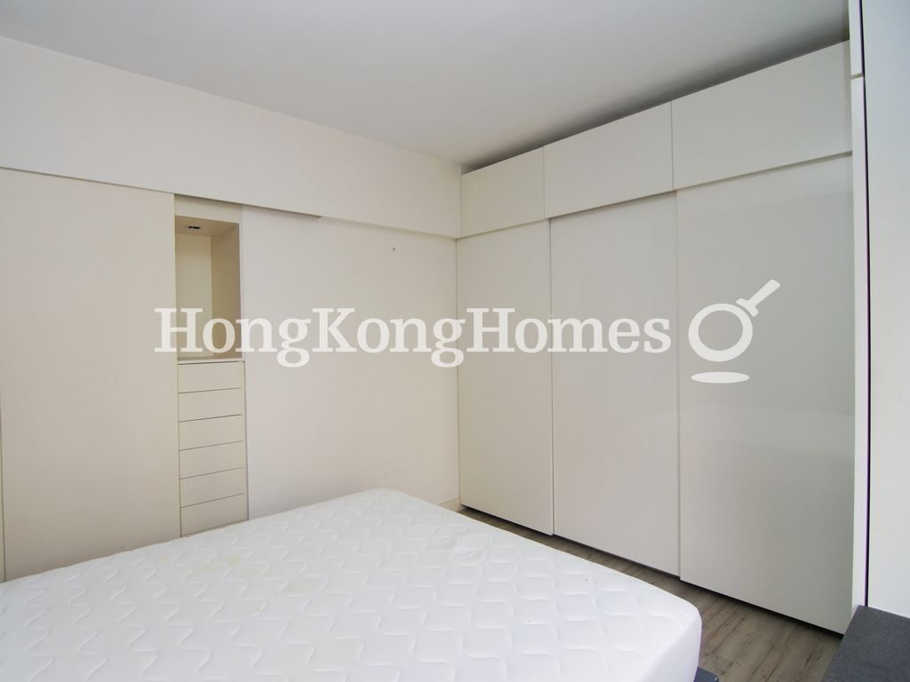 Built-in Wardrobe in Master Bedroom — Woodlands Terrace, Mid-levels West