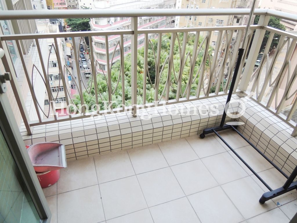 Balcony off Living and Dining Room — 尚翹峰 1 座，灣仔