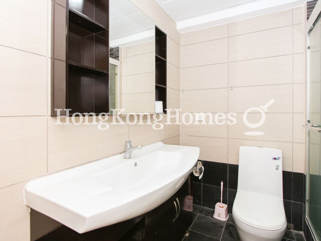 Second Guest Bathroom — 和富中心 04座，北角