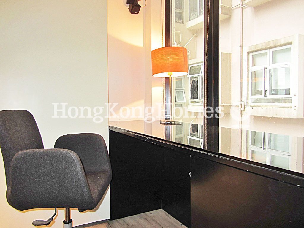 Study Area in Living and Dining Room — 嘉倫軒，西半山