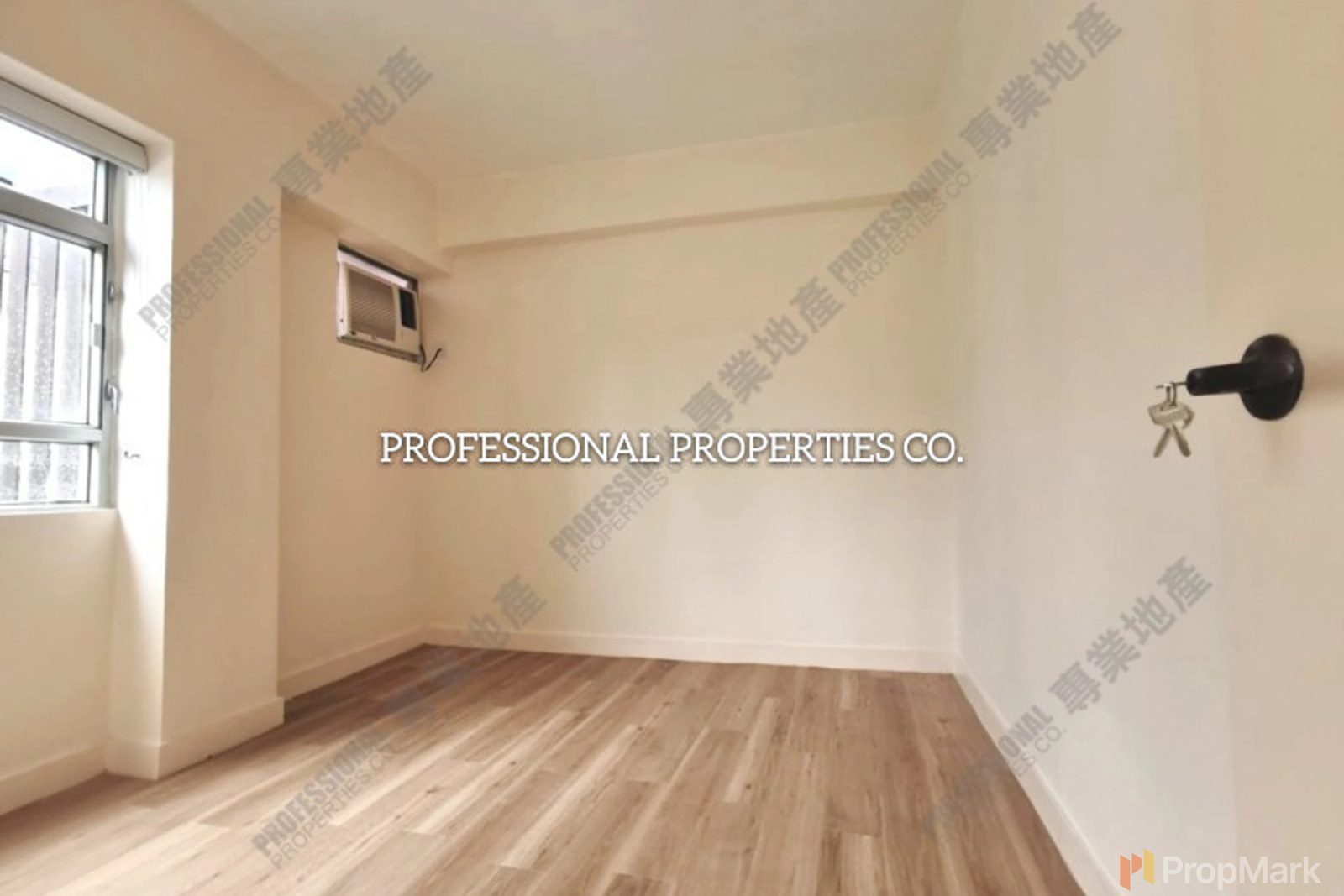 photo 11 — Amber Lodge, Central
