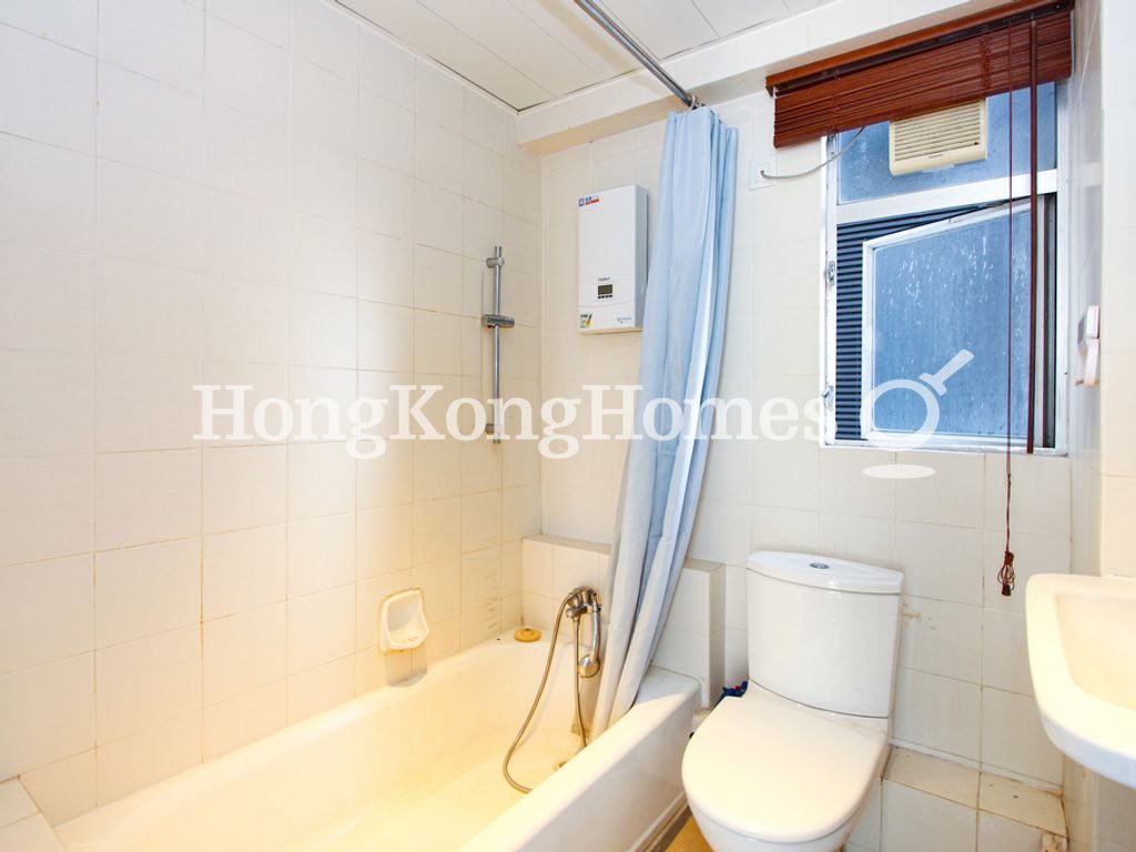 Guest Bathroom — 寶恆苑，西半山