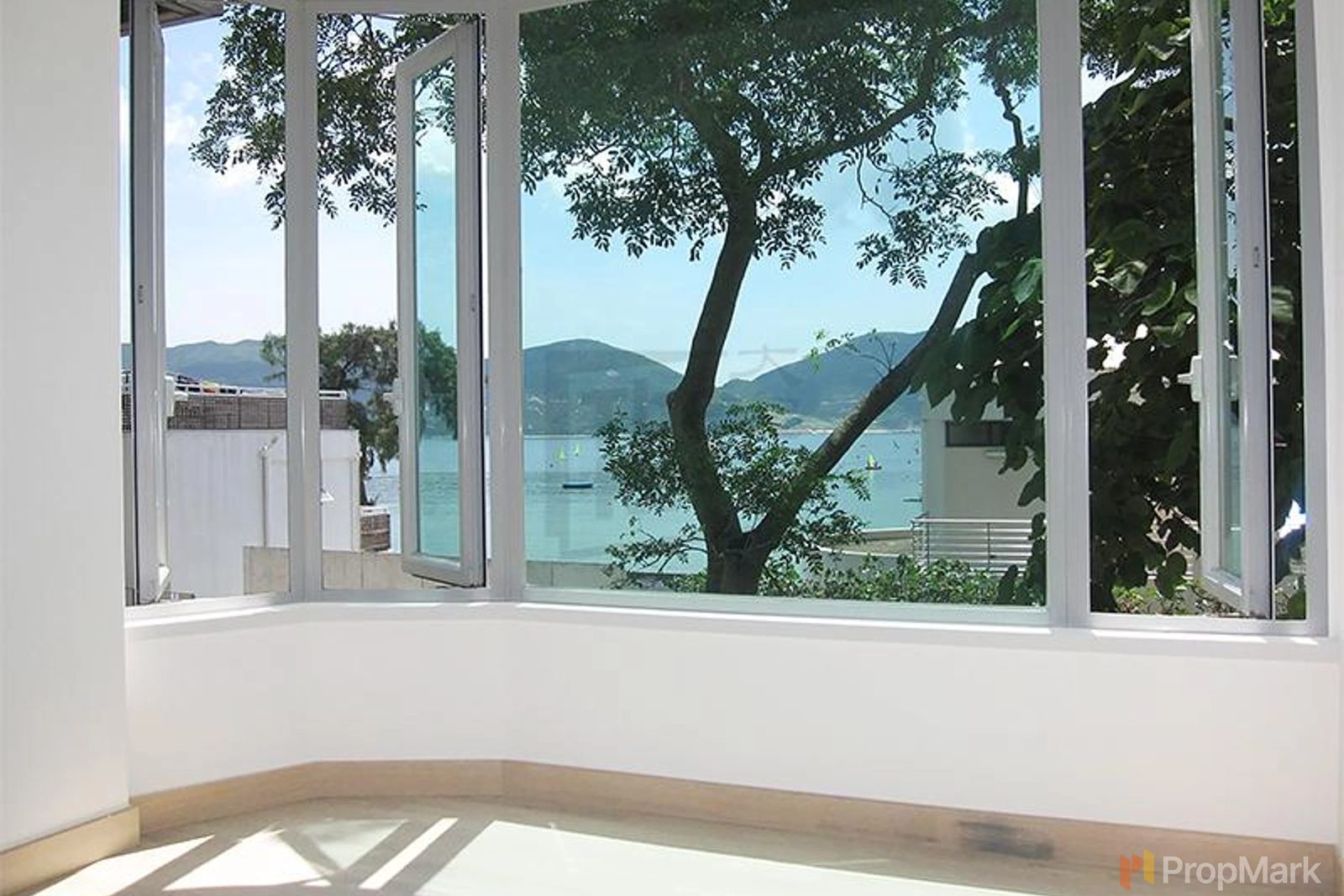 相片 4 — 海灣閣，港島南區