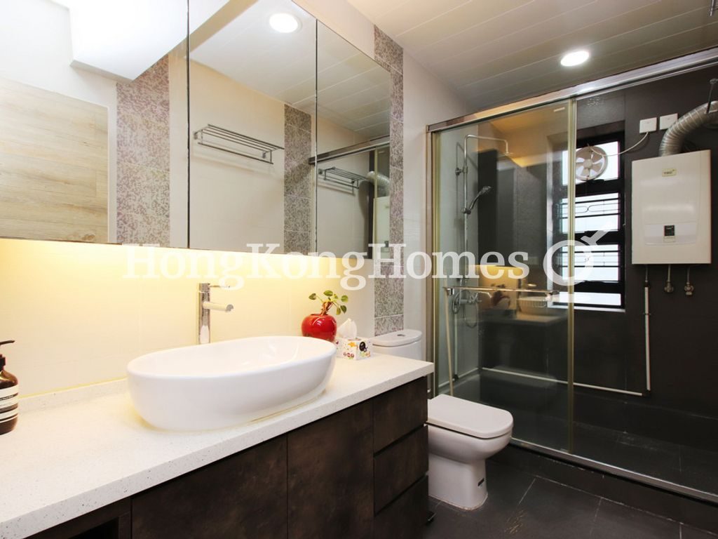 Guest Bathroom — 金堅大廈，西半山