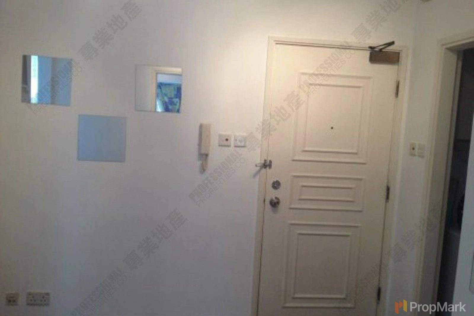 photo 4 — Windsor Court, Mid-levels West