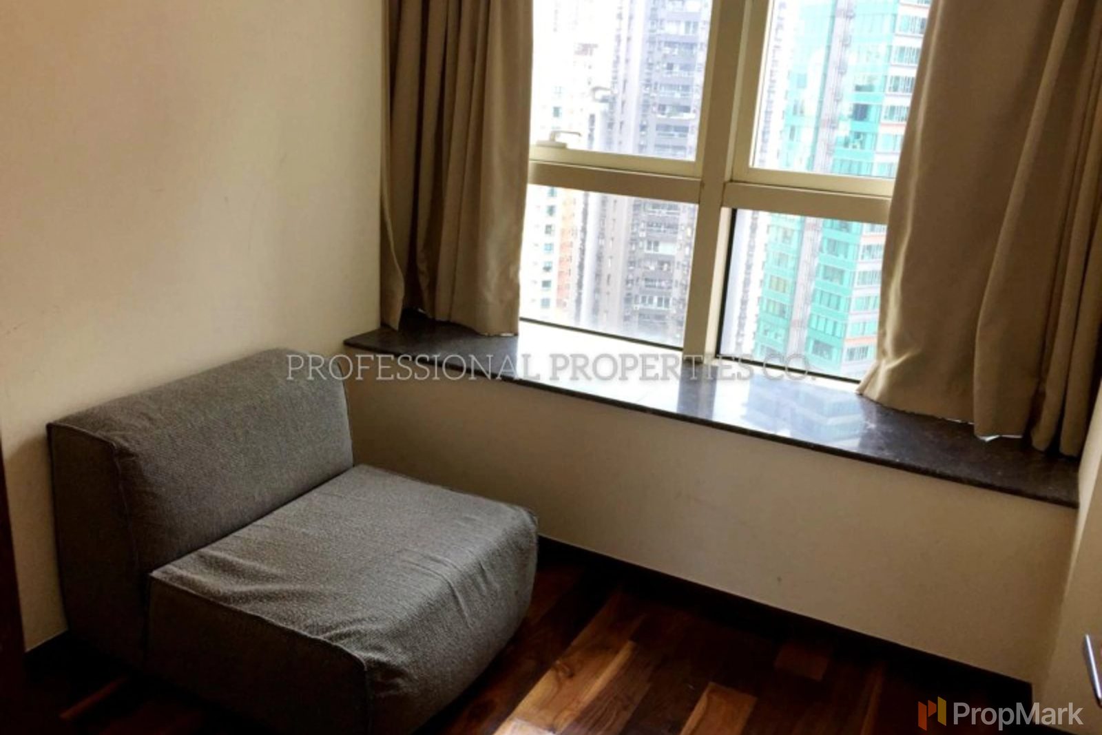 photo 5 — CentreStage, Sheung Wan
