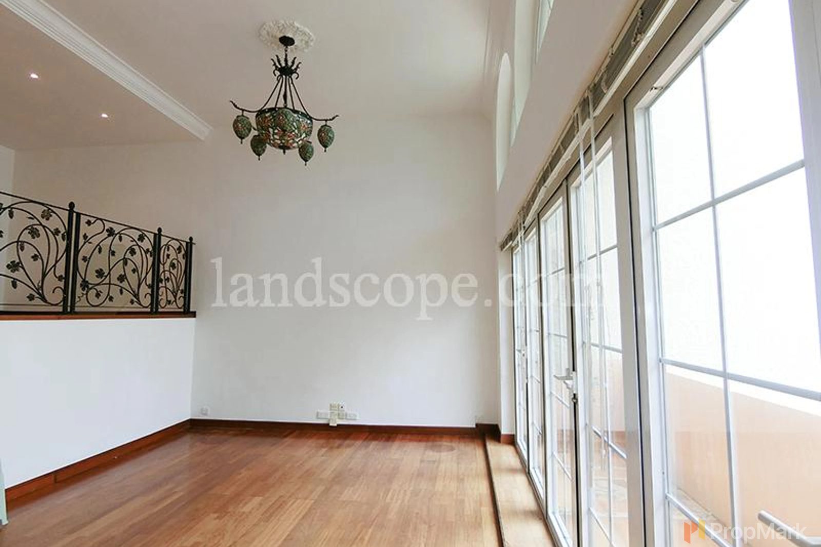 photo 11 — Ventura Villa, Southside