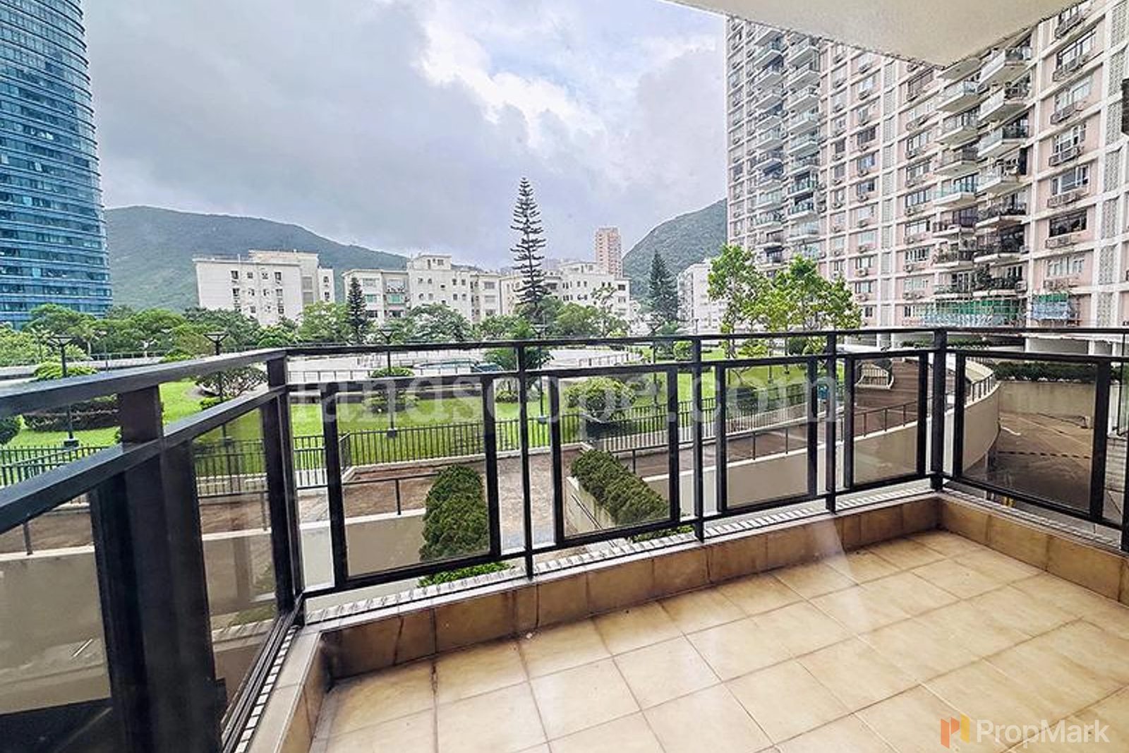 相片 2 — 玫瑰新邨，東半山
