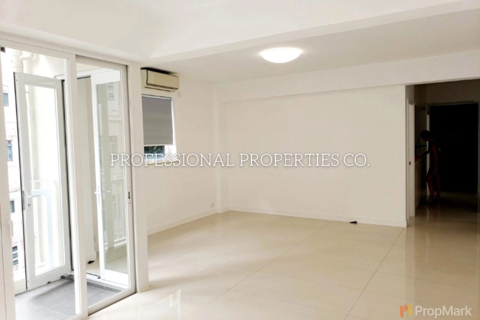 photo 2 — Wah Sen Court, Mid-levels West