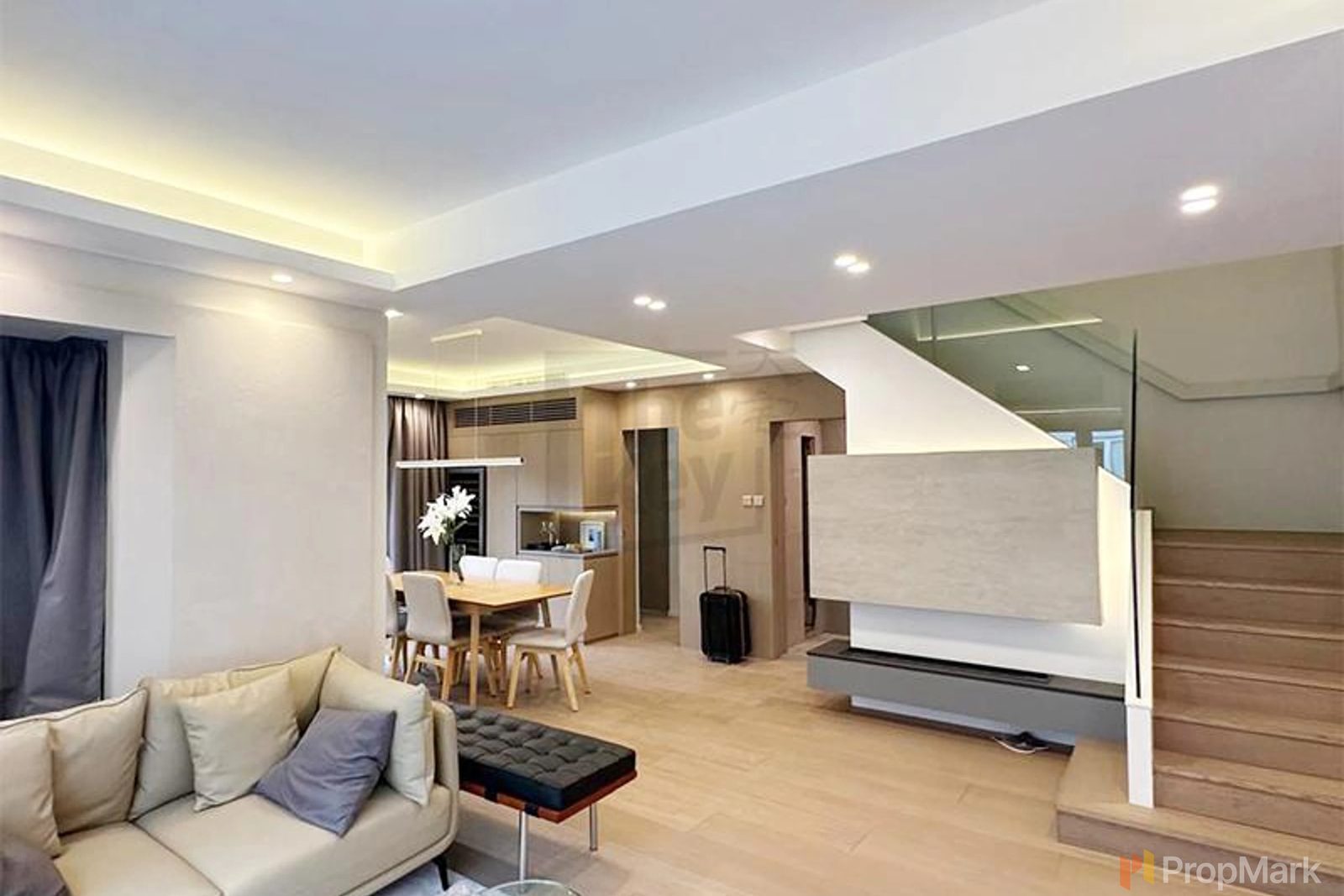 photo 2 — Elegant Terrace, Mid-levels West