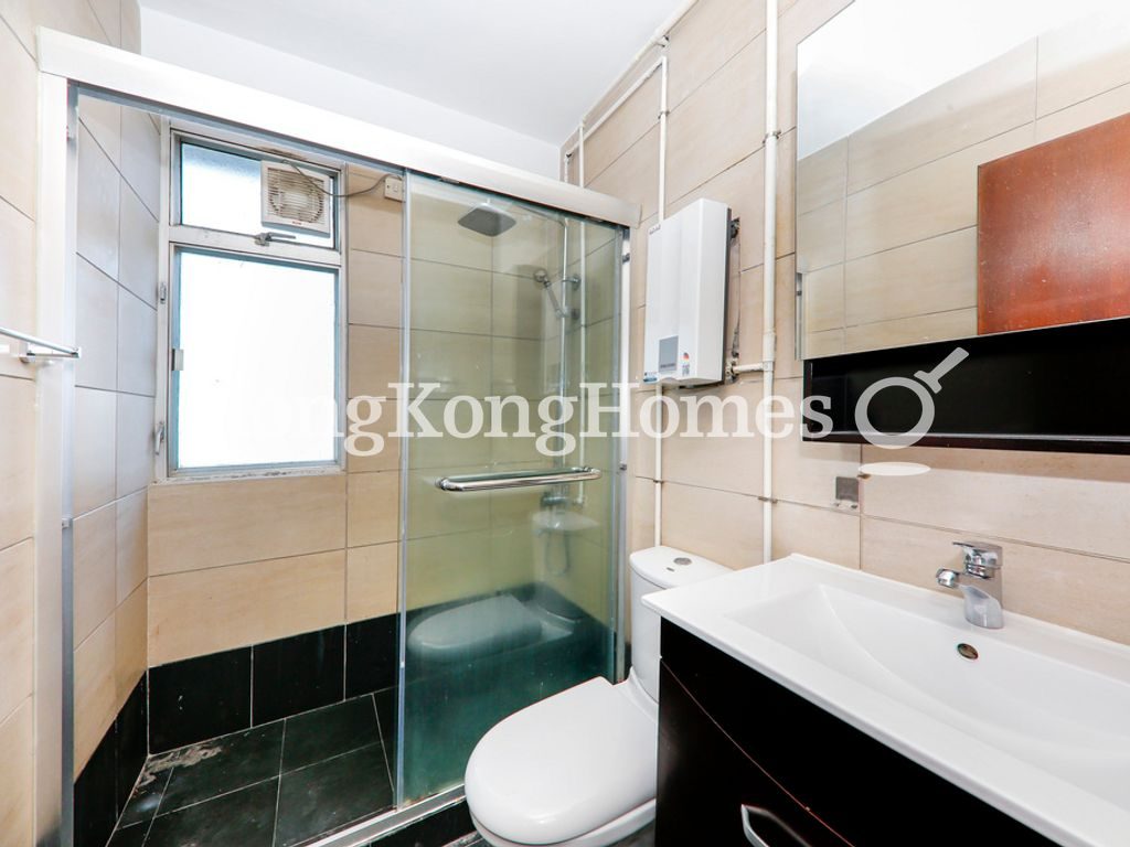 Guest Bathroom — 城市花園 09座，北角