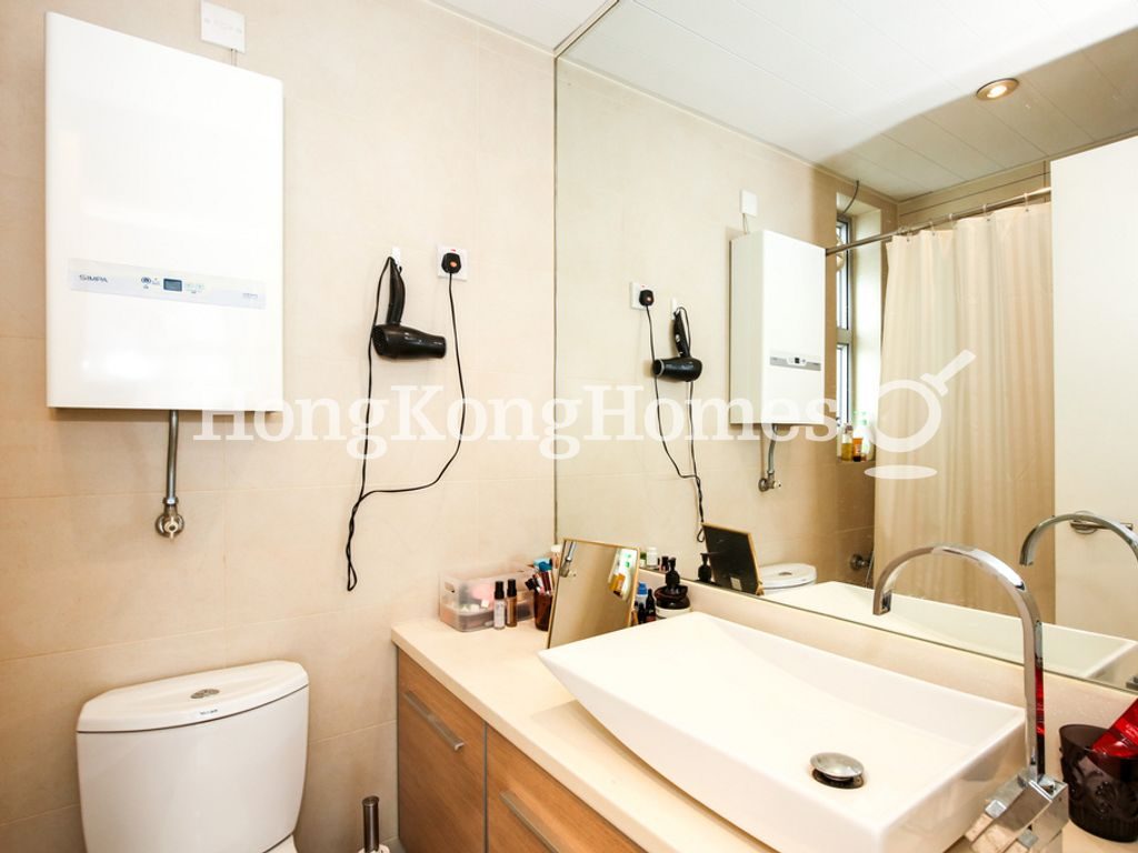 Guest Bathroom — Academic Terrace - Block 02, Pokfulam