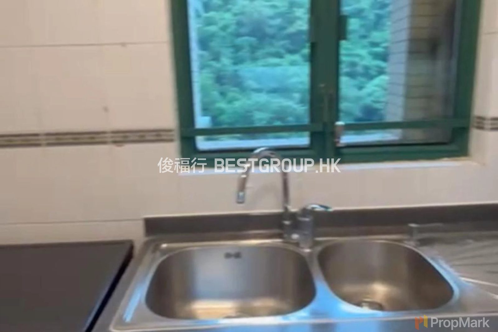 photo 8 — Hillsborough Court, Mid-levels Central