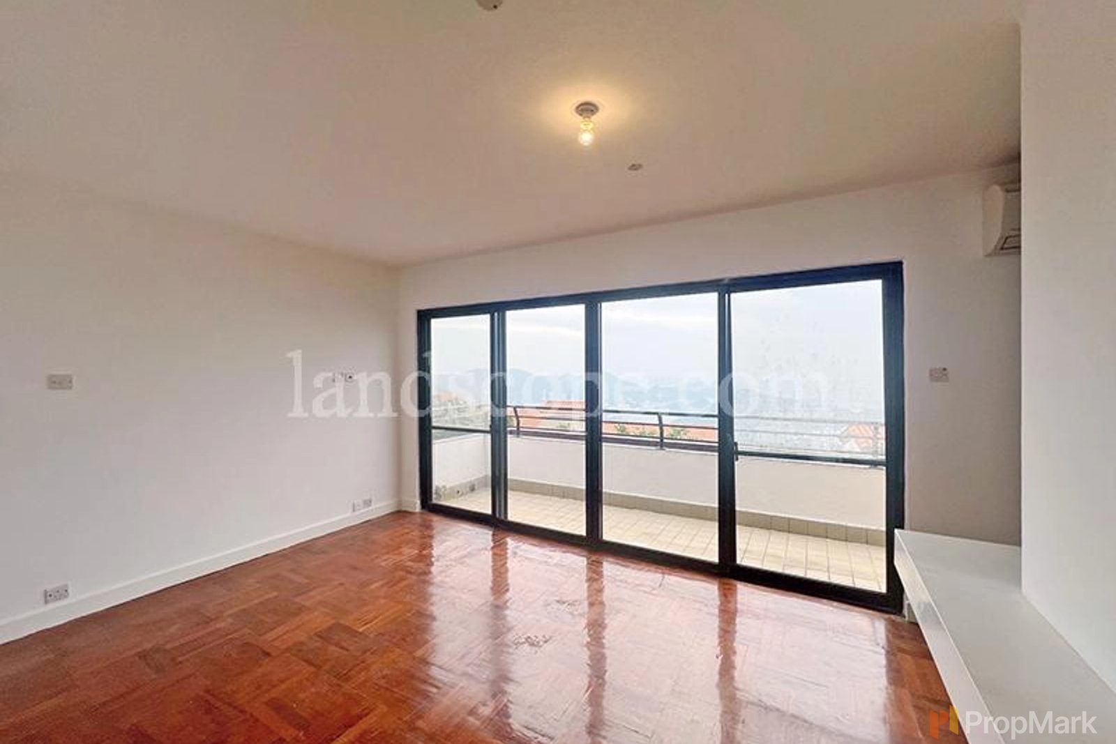 photo 4 — Orient Crest, The Peak