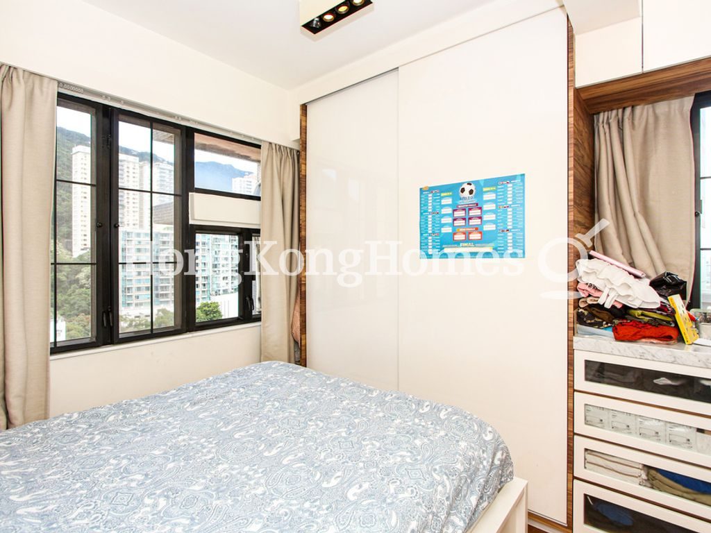 Built-in Wardrobe in Master Bedroom — 樂賢閣，西半山