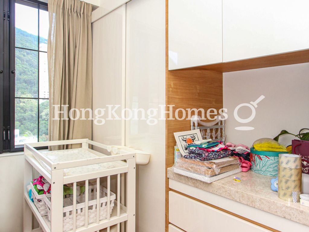 Built-in Wardrobe in Second Bedroom — 樂賢閣，西半山