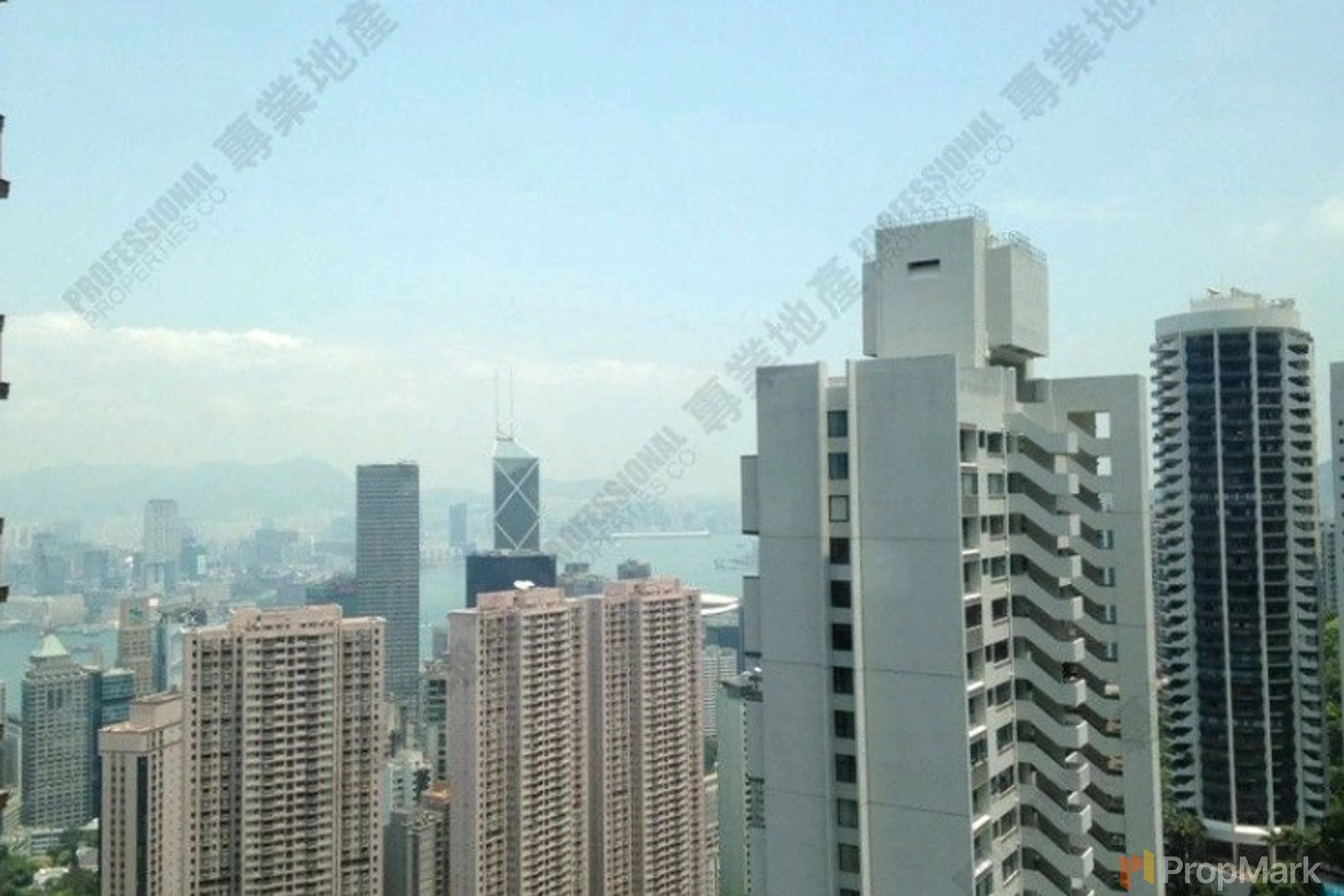 相片 3 — 騰皇居，中半山