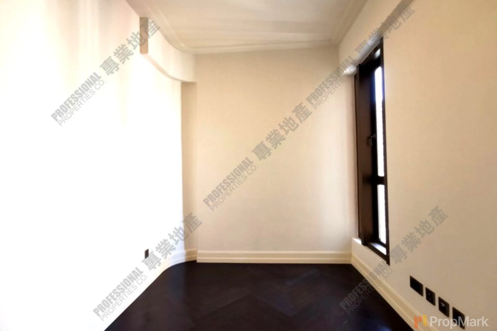 photo 4 — Castle One By V, Mid-levels West